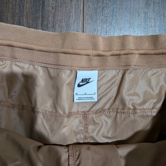 Nike Cargo Windbreaker Khaki Pants - Picture 2 of 3